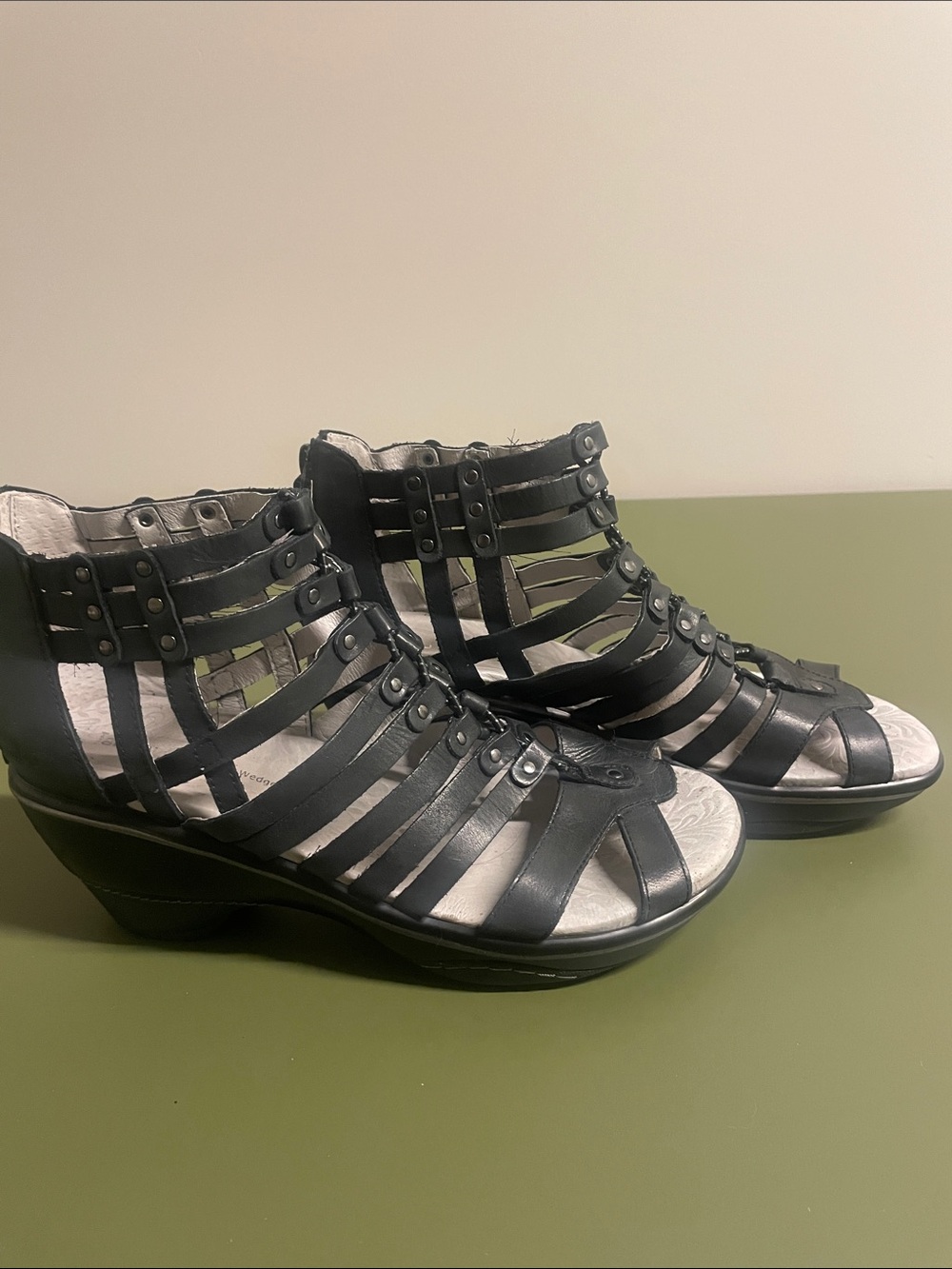 Jambo Sugar Black Leather Wedge Sandals, 9M - Picture 3 of 10